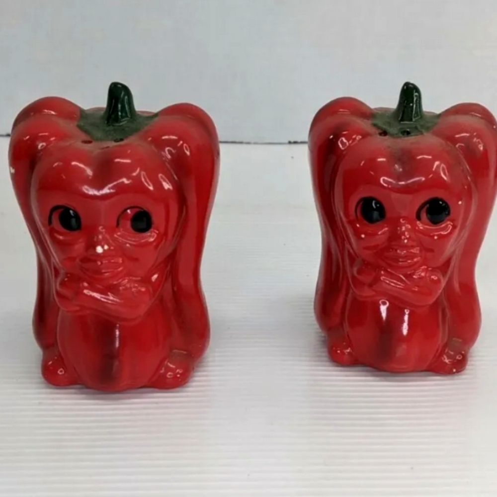 Vintage ceramic Anthropomorphic , Red Bell Pepper Salt & Pepper Shakers, Japan